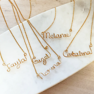 Here's How to Wrap Your Jewelry Gift in 3 Different Ways