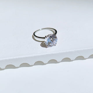 Round Cut Diamond Ring